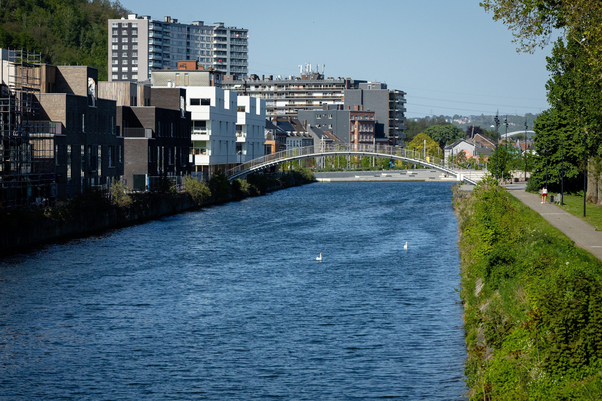 Appartement et maison vue sur Meuse